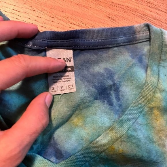 Handmade V-Neck Tie-Dye Size Small - Picture 3 of 4